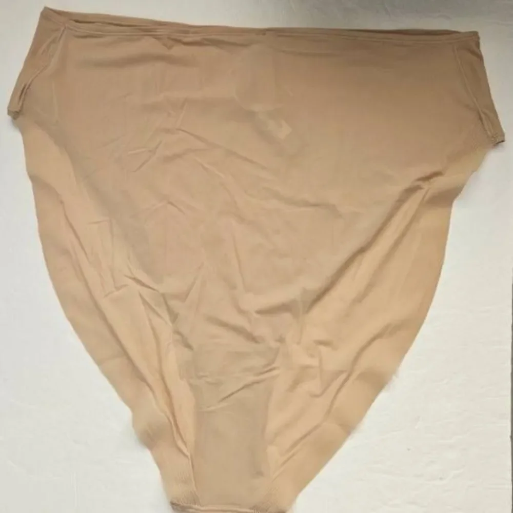 SKIMS HI CUT BRIEF PANTY NWT‎